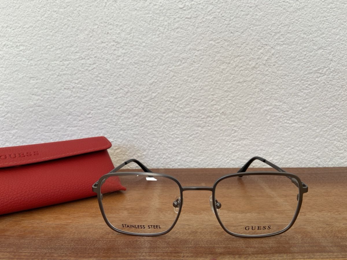 Guess Brillen & Gläser: Guess Brille mit Etui, neu, Top Zustand – Neu und originalverpackt aus St. Gallen von Schimschon