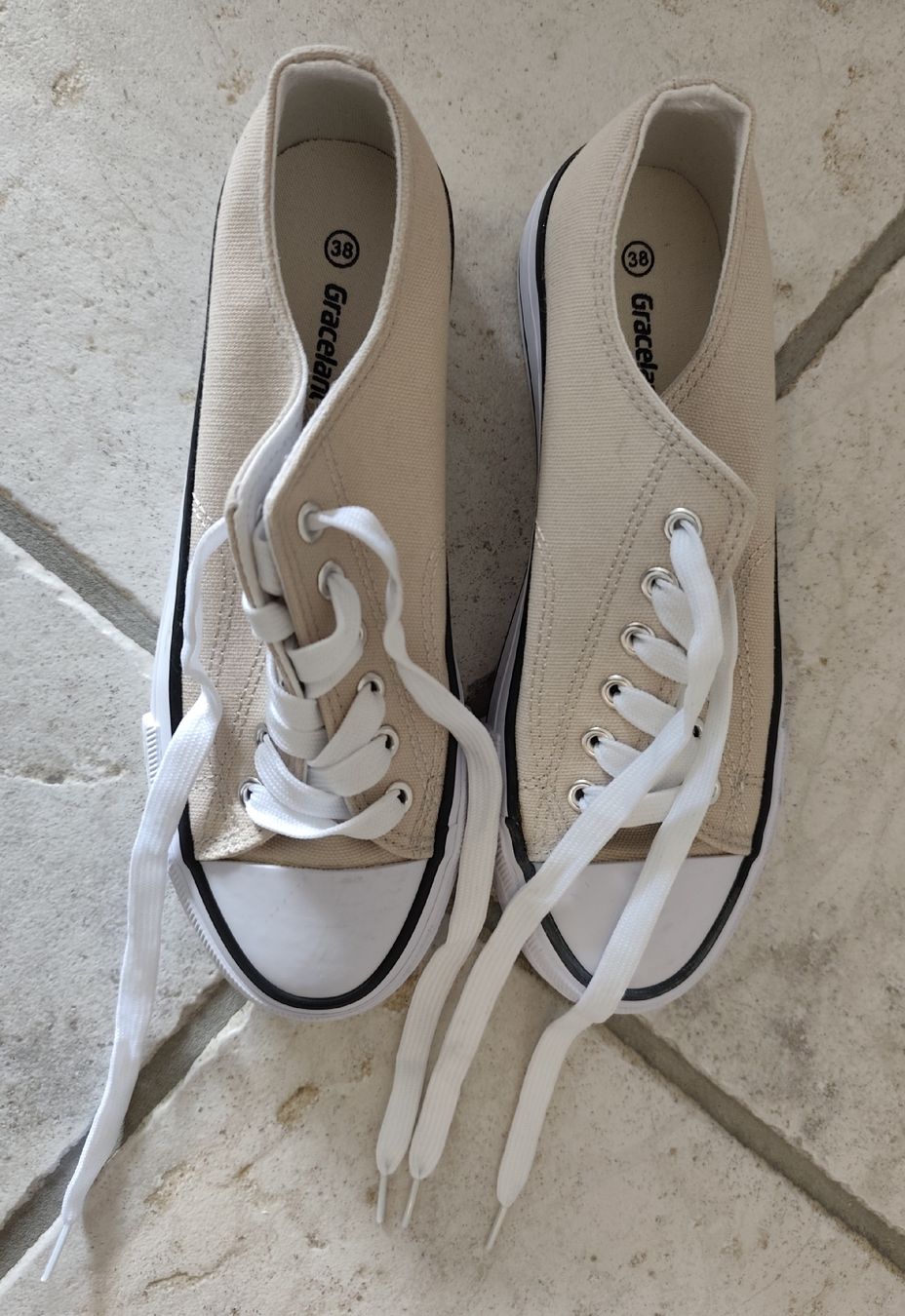 Graceland Scarpe da donna: Graceland Sneaker – Usato da Chur venduto da Rodanisa 1