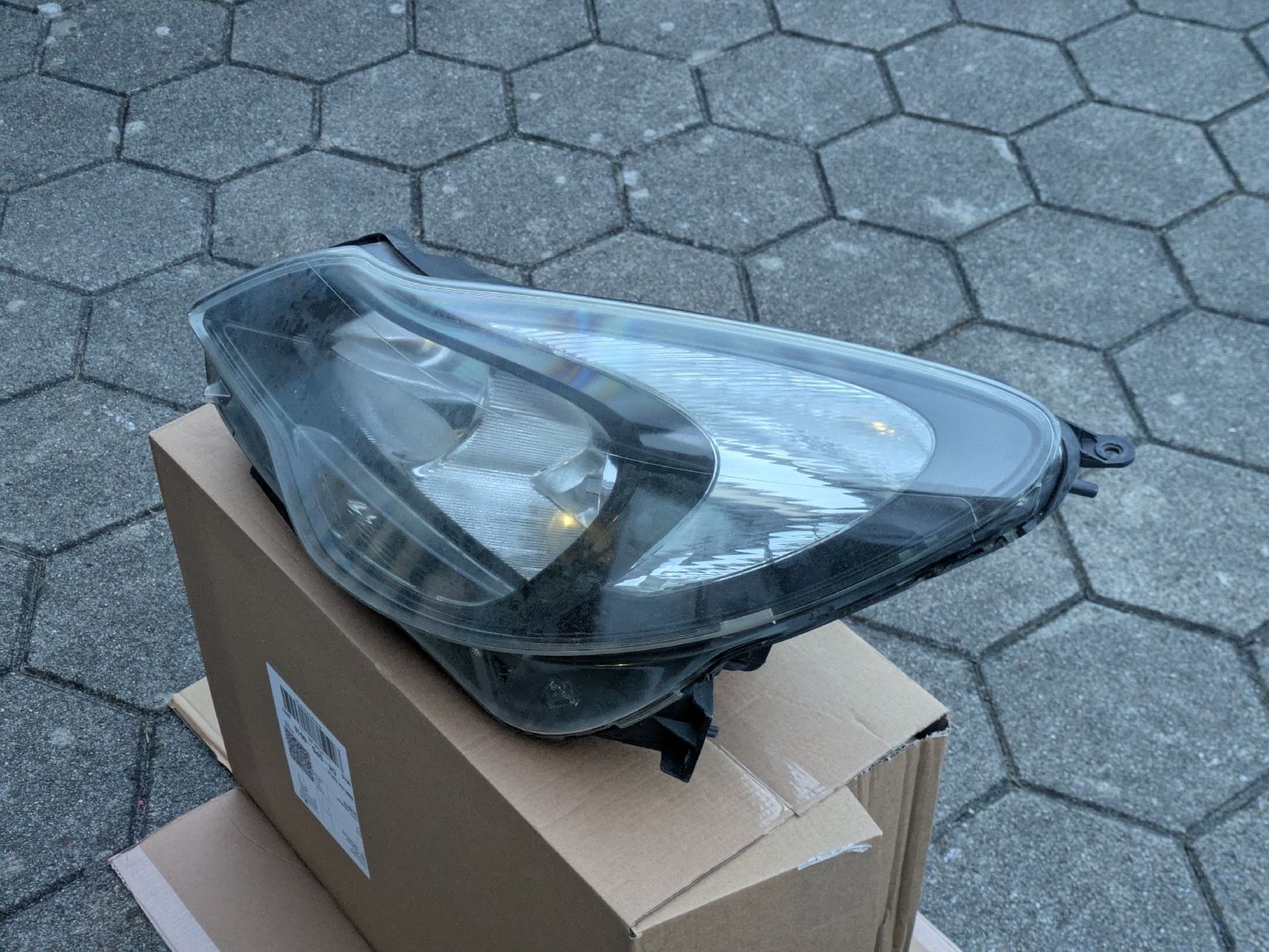 Opel Fari: Opel Corsa D Scheinwerfer Links – Usato da Alpnach Dorf venduto da giz_q88l 2