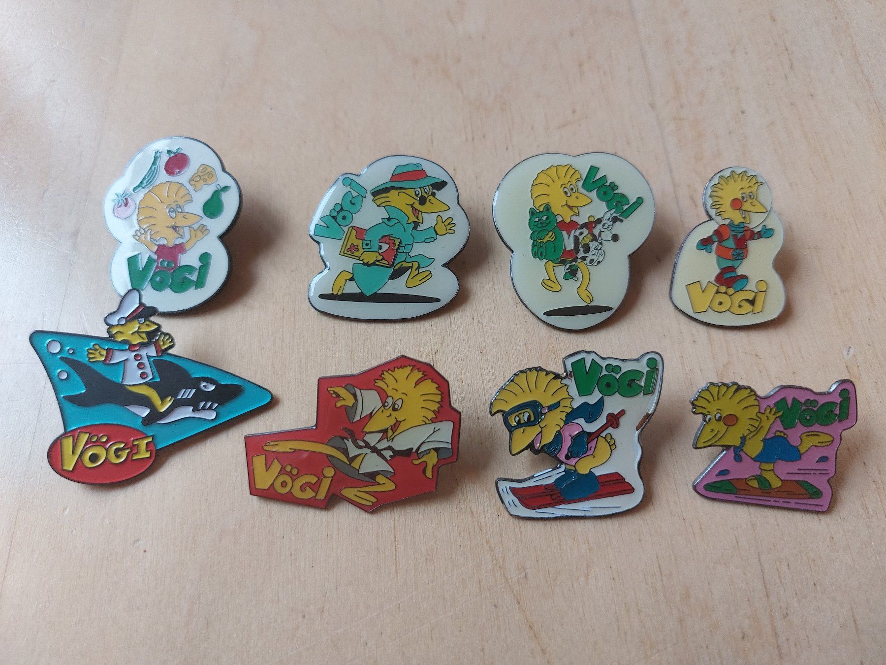 Placchette & Badge: 8 VÖGI - PIN – Usato da Gipf - Oberfrick venduto da Esnoopy