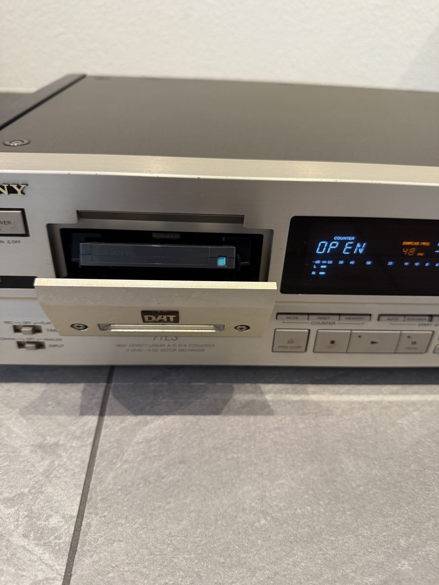 Sony Registratori: Sony DTC 77 ES DAT Recorder gebraucht holzseiten – Usato da Muttenz venduto da dav_t52f 4