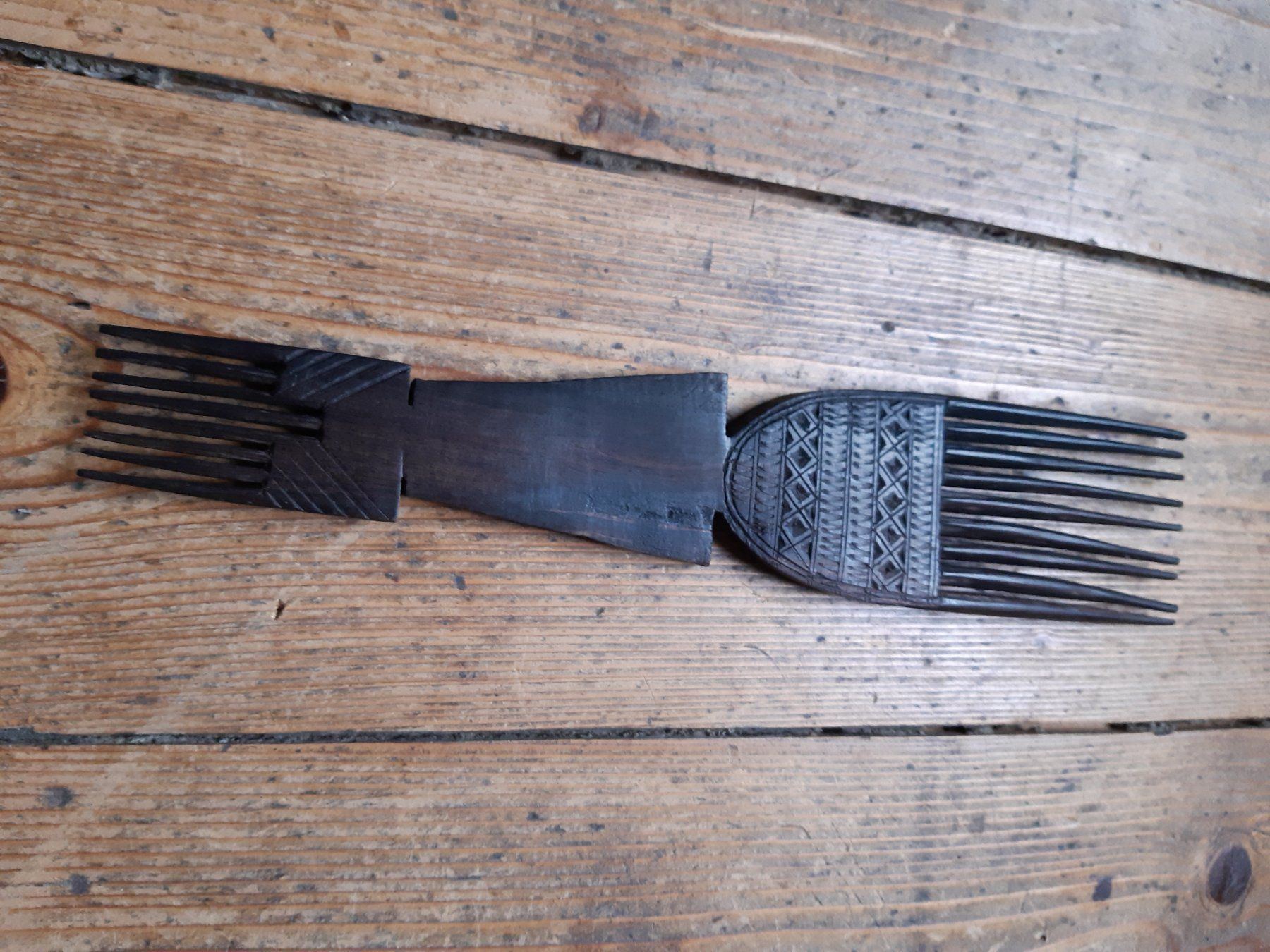 Articoli in legno: Holzkamm Afrika – Usato da Flawil venduto da Uncristalized