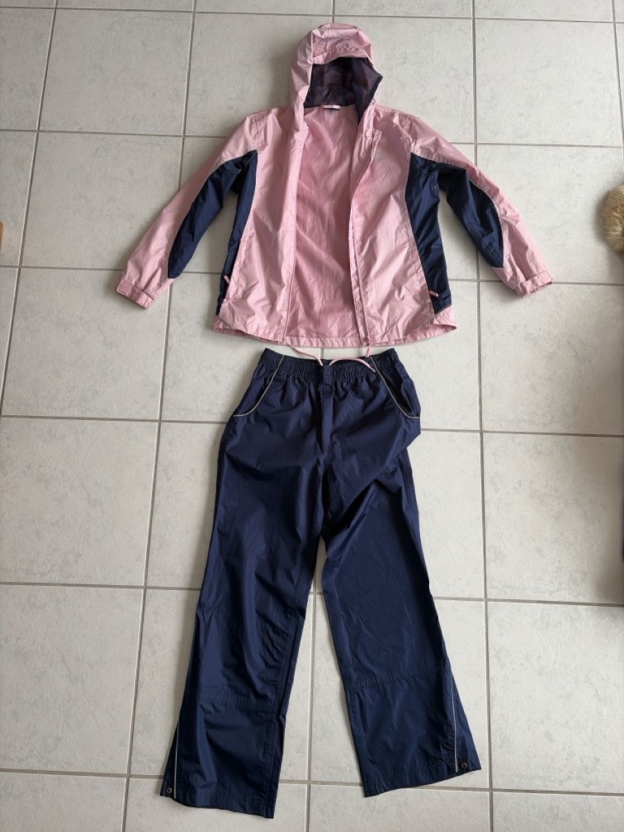 Ensembles: Regenkleider Gr 146/152 – D'occasion à Lostorf par Venice16