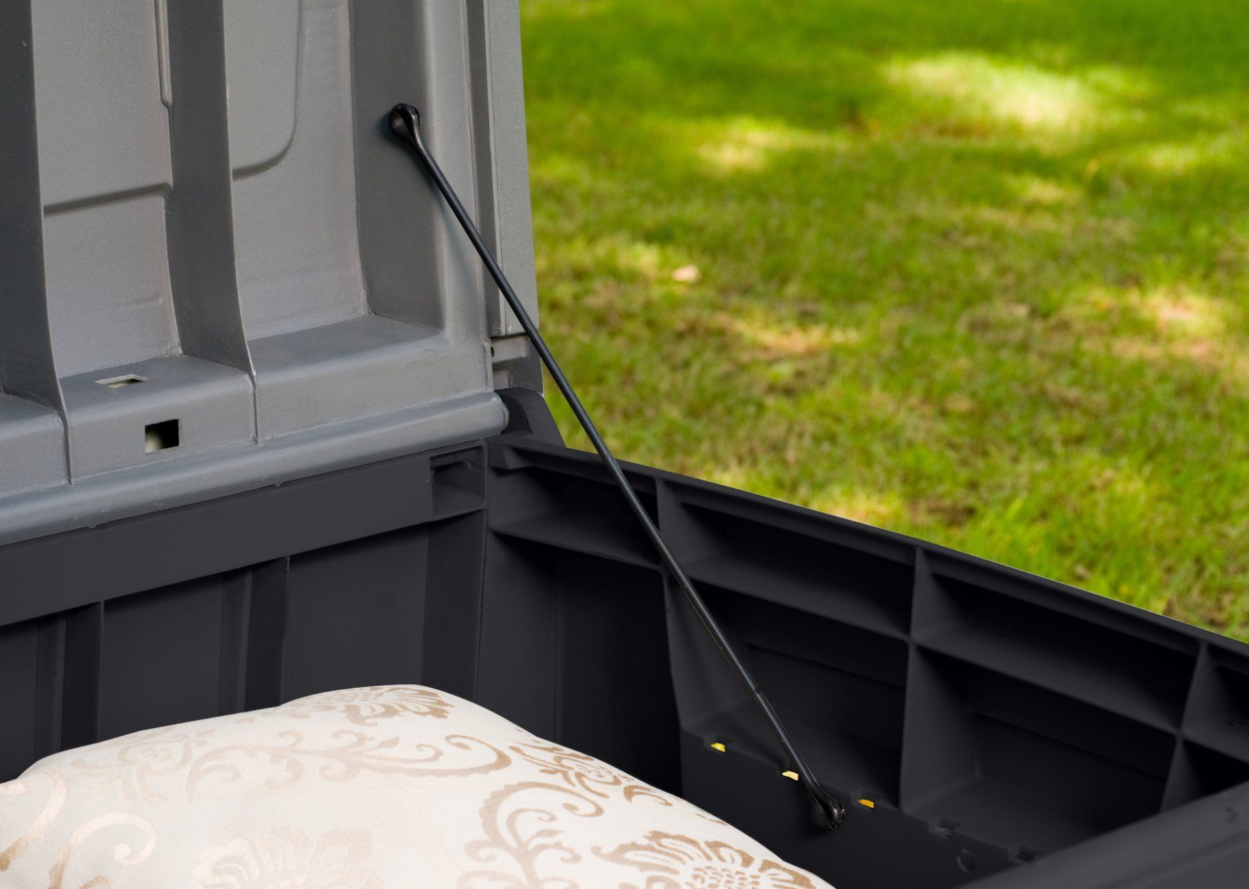 Keter Auflagenboxen: Keter Novel Storage Box schwarz/grau – Gebraucht aus Gontenschwil von colibri24. 3