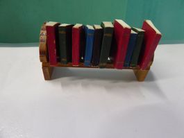 Regal mit Büchern für Puppenstube Masstab1:12