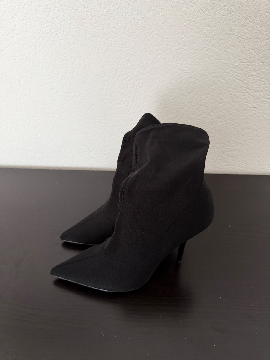 Calvin Klein Damenschuhe: Calvin Klein Black Stretch Heeled Ankle Boots – Neu (gemäss Beschreibung) aus Oberengstringen von Titina90 1