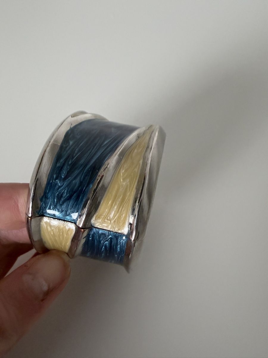 Armbänder & -reifen: Vintage  Wide Silver Tone Cuff Bracelet – Gebraucht aus Knonau von Grapesvintage 1