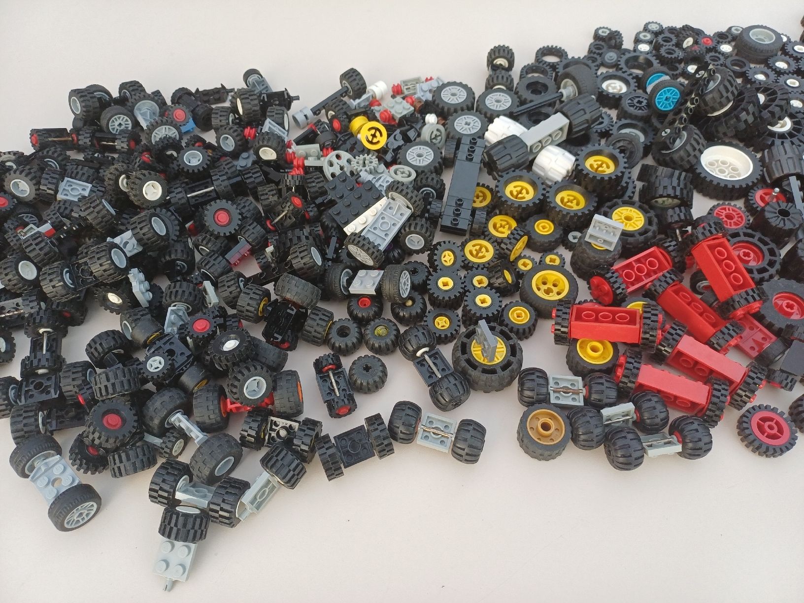 Lego Kit di costruzioni: LEGO 1kg800 de roues en vrac – Usato da Begnins venduto da Drastic-Sound 6