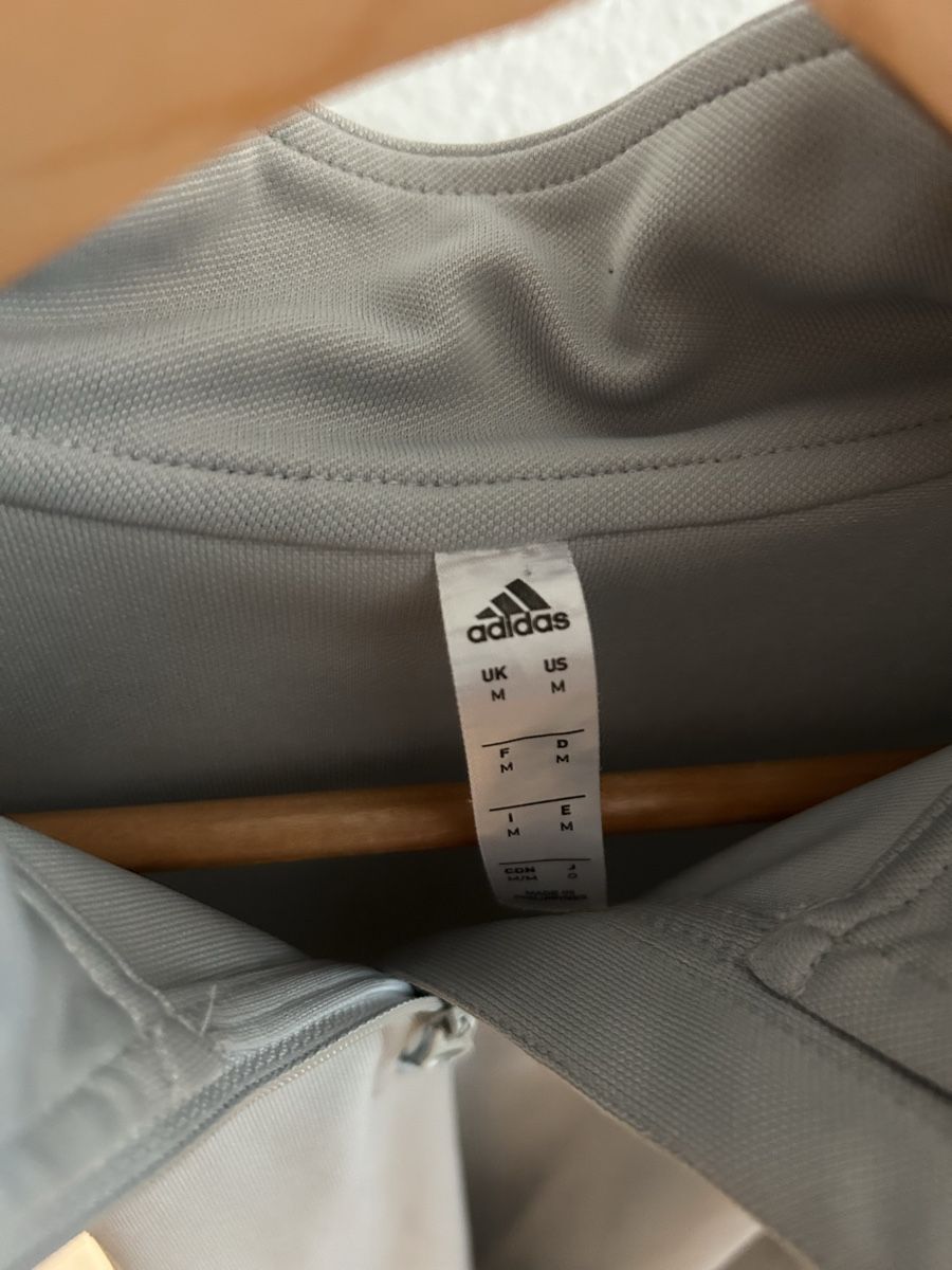 Adidas Pullover & Sweatshirts: Trainingspullover Adidas Grau – Gebraucht aus Reinach BL von the_9lwh 1