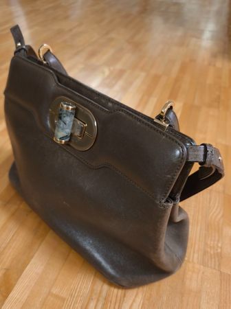 Elegante Handtasche von Bulgari, braunes Leder
