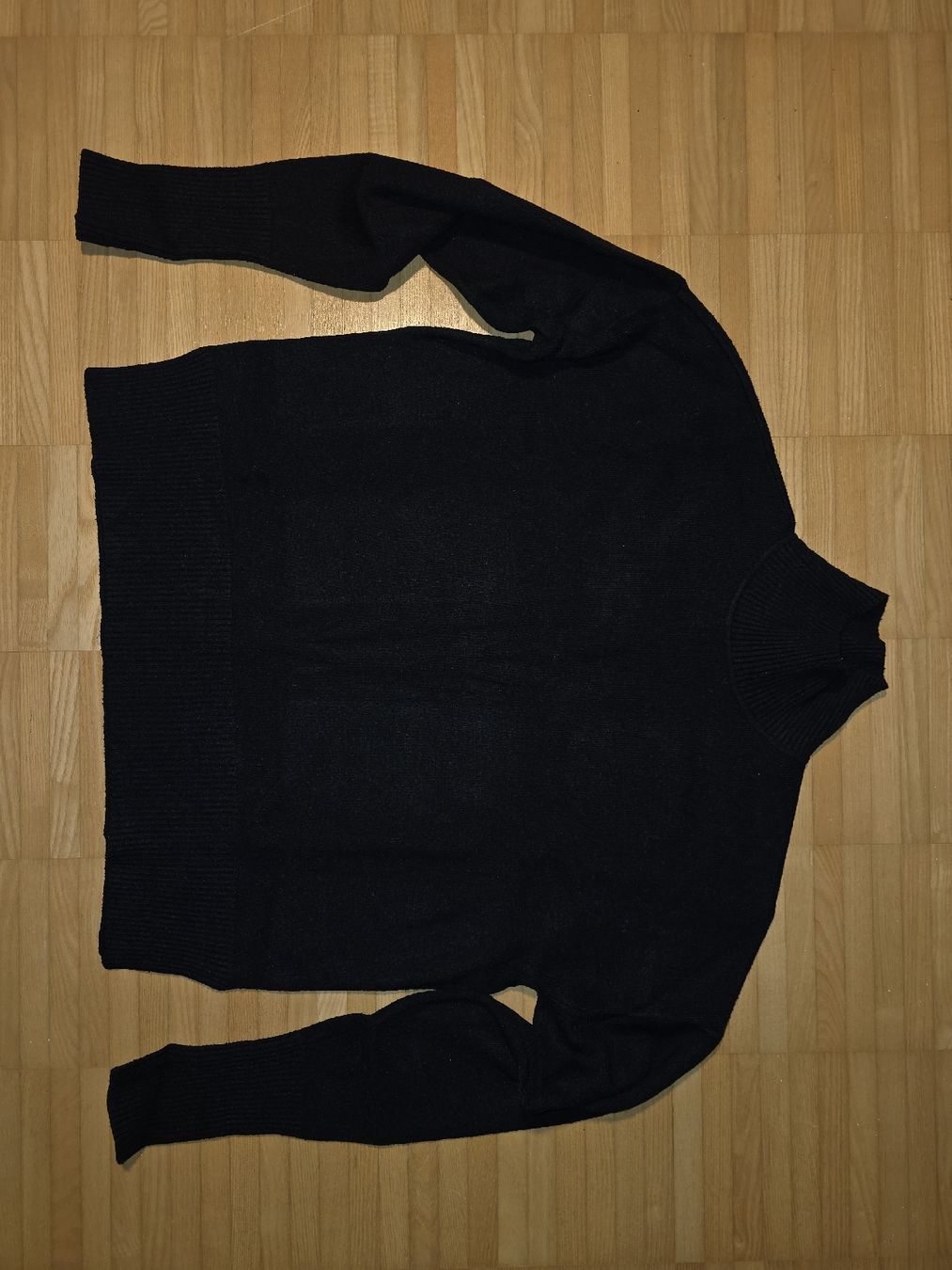 Maglioni & Felpe: Schwarzer Rollkragenpullover, Grösse XS, zeitloser Klassiker – Usato da St. Gallen venduto da A.W.128