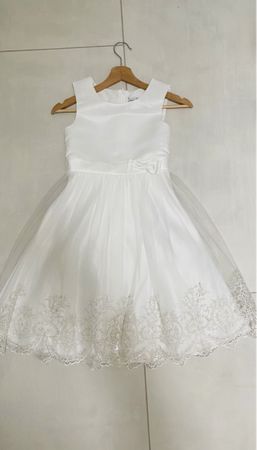 Blumenmädchenkleid 140