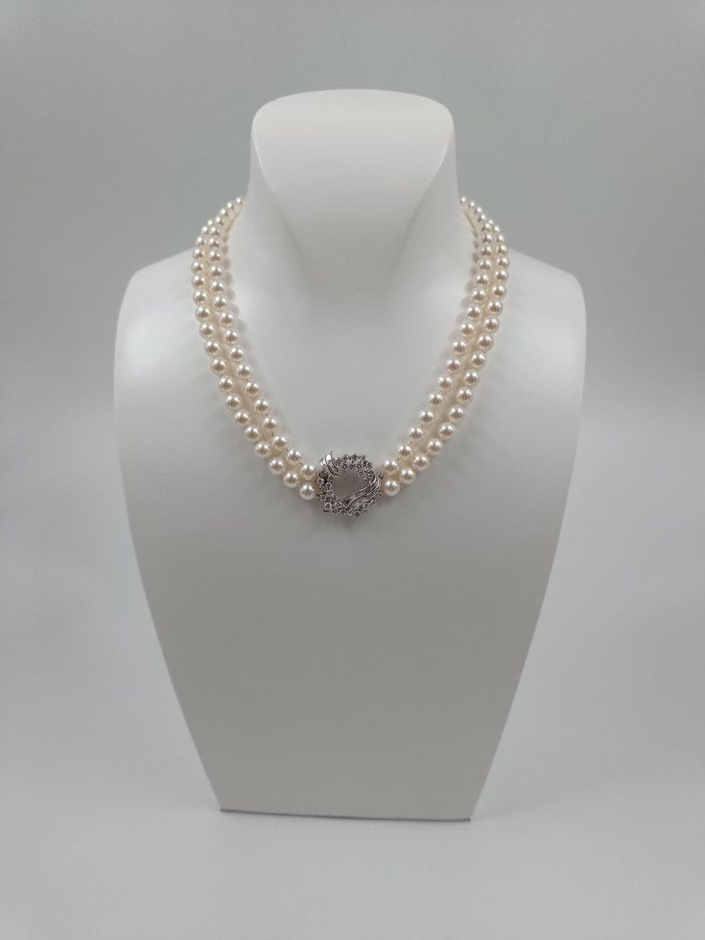 Catenine: AUSSERGEWÖHNLICHES PERLENCOLLIER MIT DIAMANTVERSCHLUSS – Usato da Luzern venduto da EdiGem