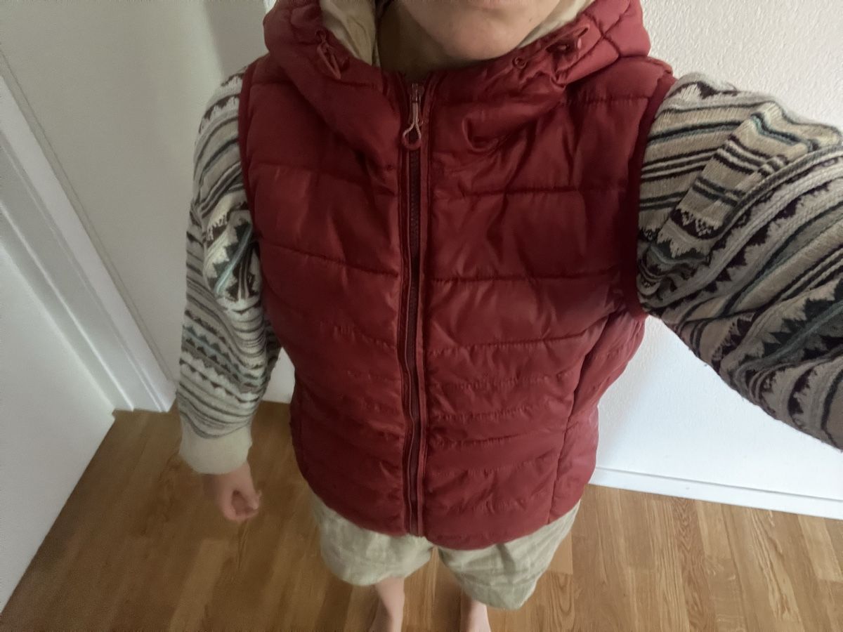 Only Gilets & Westen: Only Weste mit Kapuze – Gebraucht aus Burgdorf von Wauter