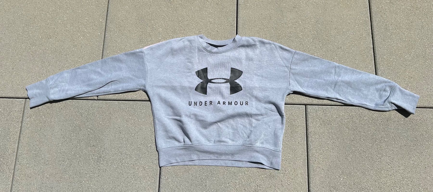 Under Armour Pulls et sweat-shirts: Under Armour Pullover Grösse 149-160 – D'occasion à Niederhelfenschwil par aur_ms6f