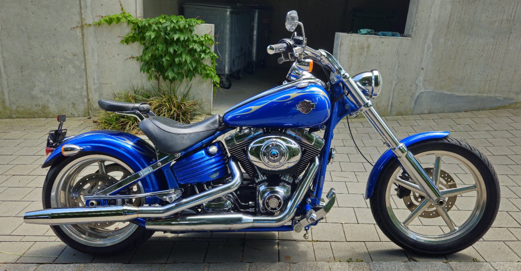 Harley-Davidson Cruisers: HARLEY DAVIDSON ROCKER C FXCWC – D'occasion à Eglisau par tauschnix