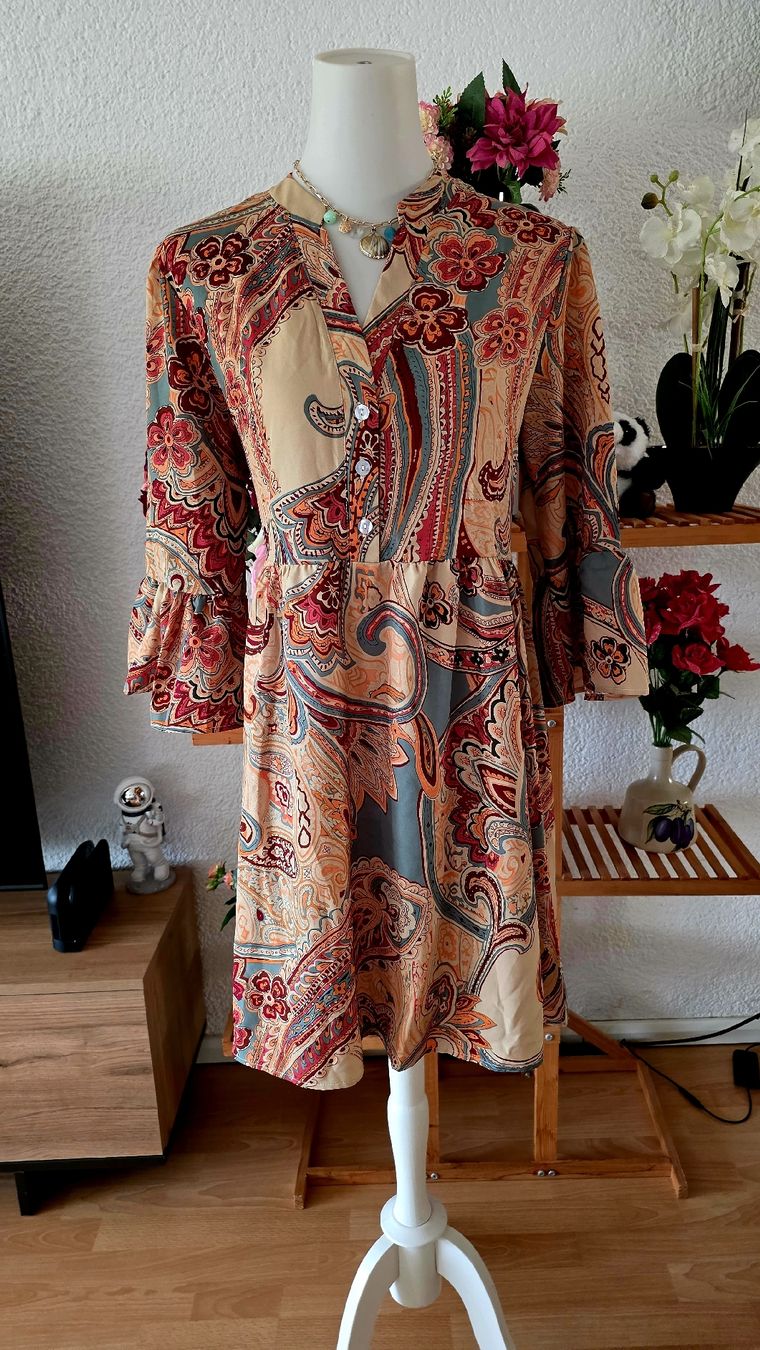 Robes: Dress patterned size L 80cm length new – Neuf (Voir description) à Klingnau par fairy.princess