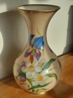 Alte grosse Opaine Glasvase, mit Blumen emailliert