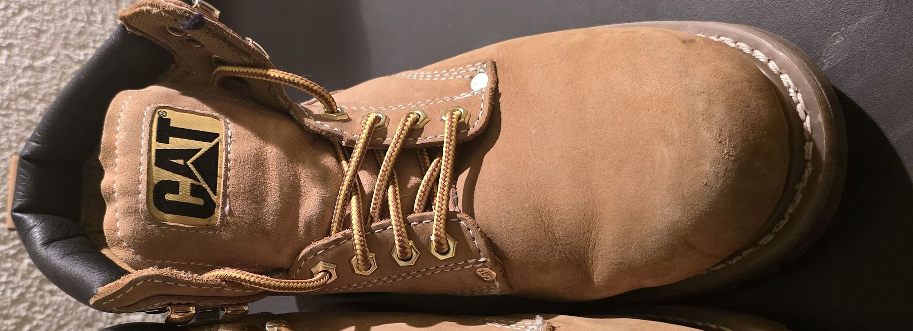 Caterpillar Scarpe da uomo: Caterpillar Boots brown leather used condition – Usato da Lausanne venduto da b_r_6z5f