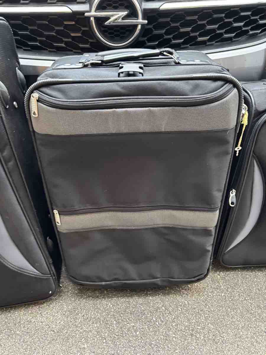 Valigie: Trolley Suitcase Black Acceptable Condition – Usato da Dietlikon venduto da sdarli2003 7