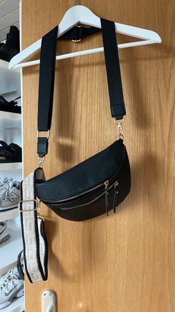 Schwarze Bauchtasche mit stylischem Tauschgurt - wie neu
