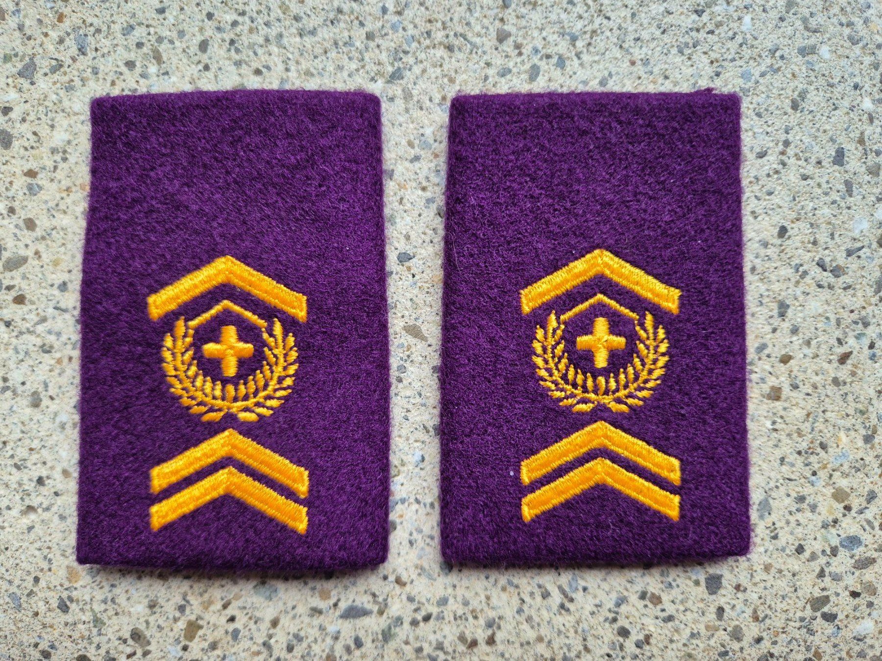 Schweizer Armee Placchette & Badge: *** Gradabzeichen Patten Set Adjutant Militärjustitz *** – Nuovo e nell'imballaggio originale da Riedholz venduto da fr_sIruP