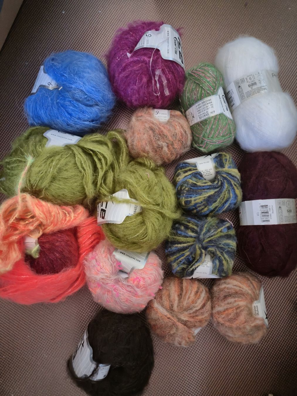 Laine: restes de laine – Neuf avec emballage d'origine à Bulle par nora169