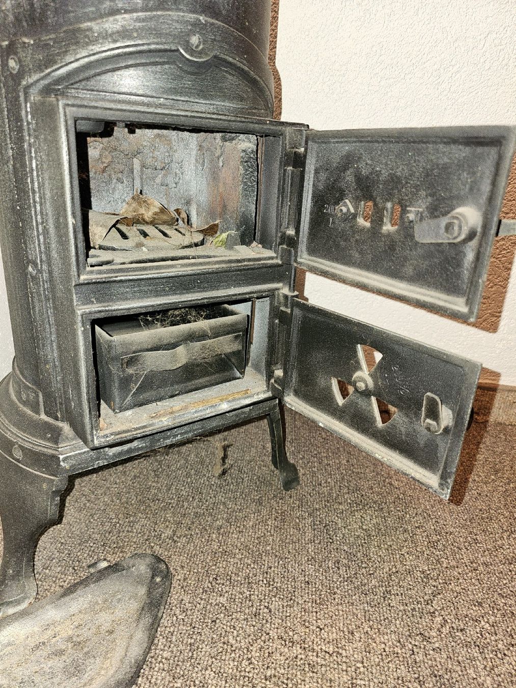 Autres meubles anciens: Sägemehl-/Kanonenofen – D'occasion à Meisterschwanden par Hummer21 4