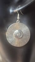 Orecchini a cerchio con spirale color argento nuovo