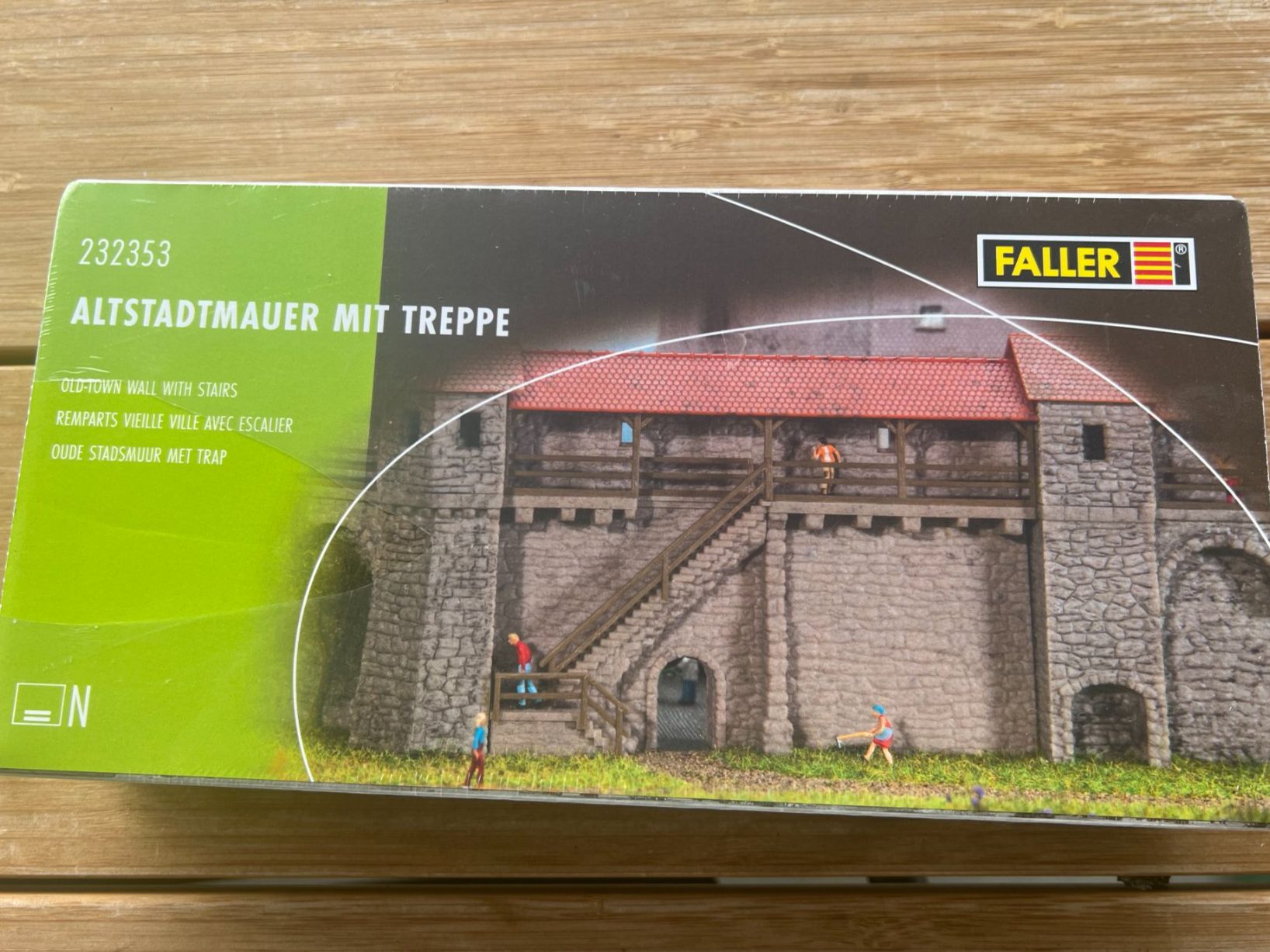 Faller Modellini di ferrovie: 2x Altstadtmauer mit Treppe, Faller N 232353 – Nuovo e nell'imballaggio originale da Niederhasli venduto da Betzgi