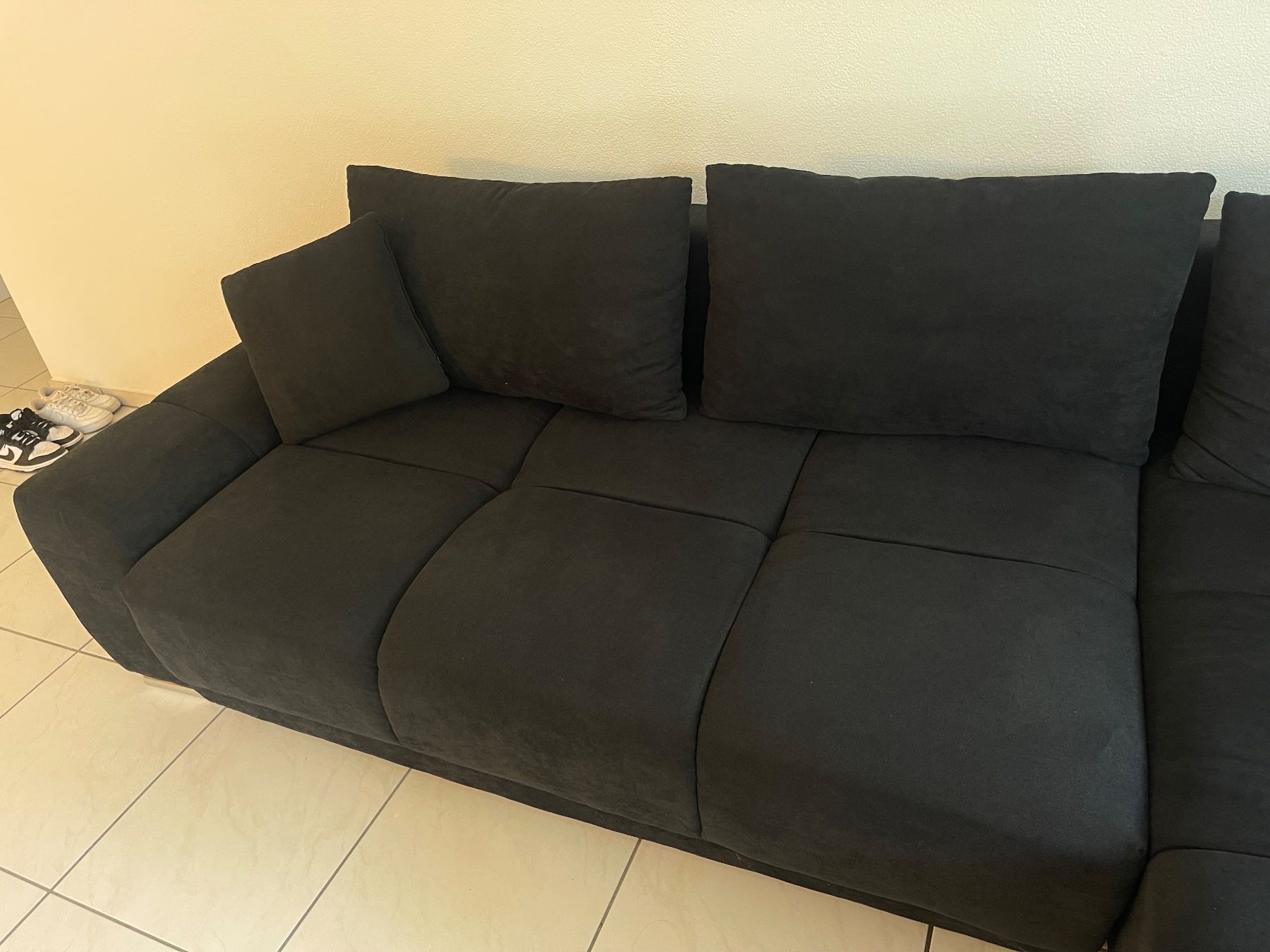 Gonser Divani: Comfortable black corner sofa - great condition! 47 – Usato da Felsberg venduto da joa_5z2s 1