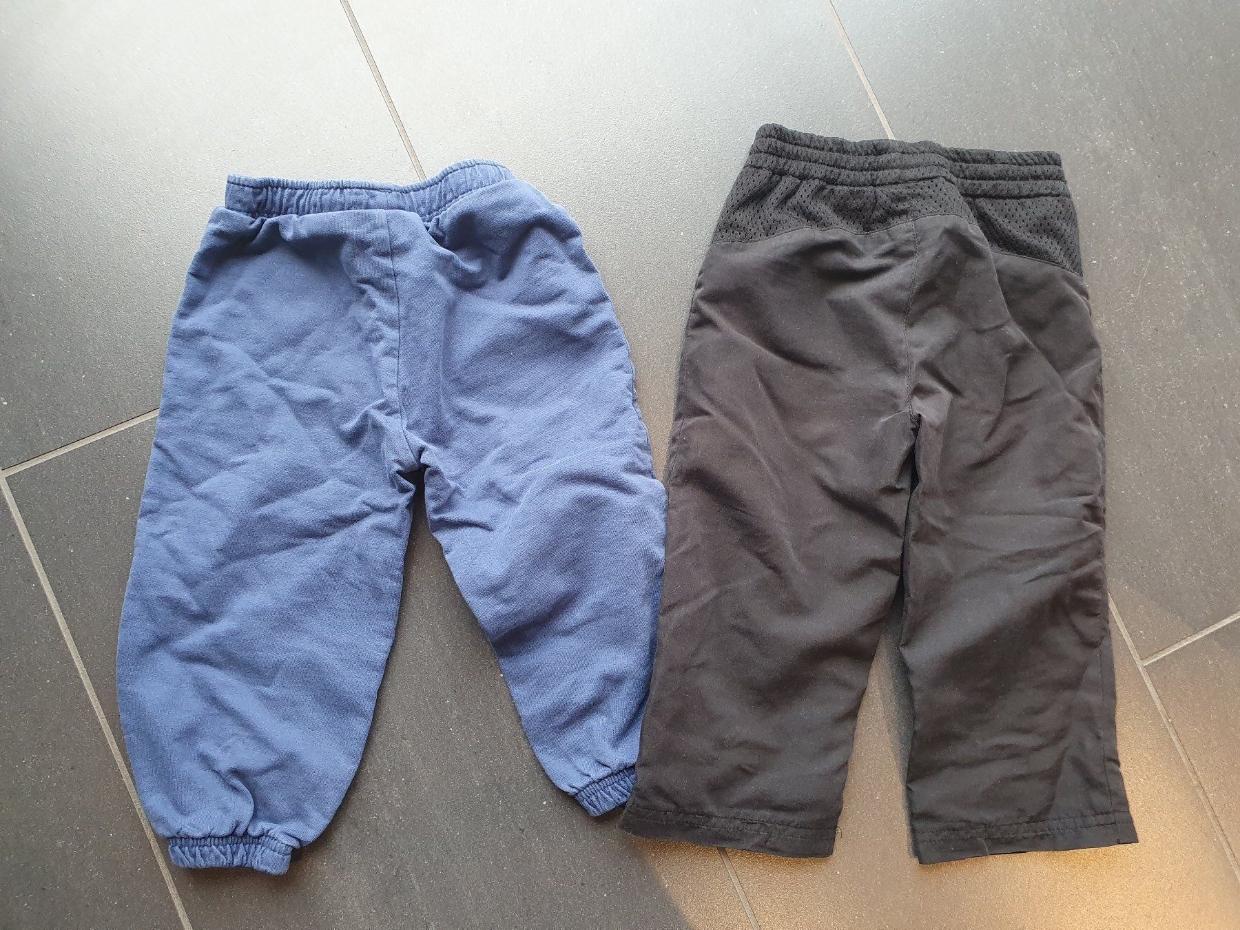 Pantaloni: 2 Paar Trainerhosen PUMA 86 – Usato da Giswil venduto da monimaus08 1
