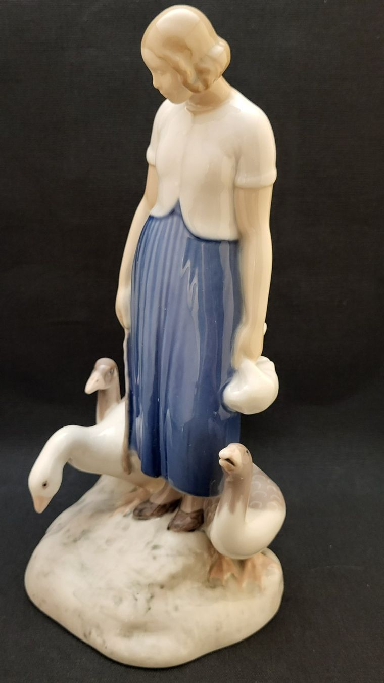 Royal Copenhagen Statuette: Figur COPENHAGEN geleimt – Difettoso da Basel venduto da spinne02