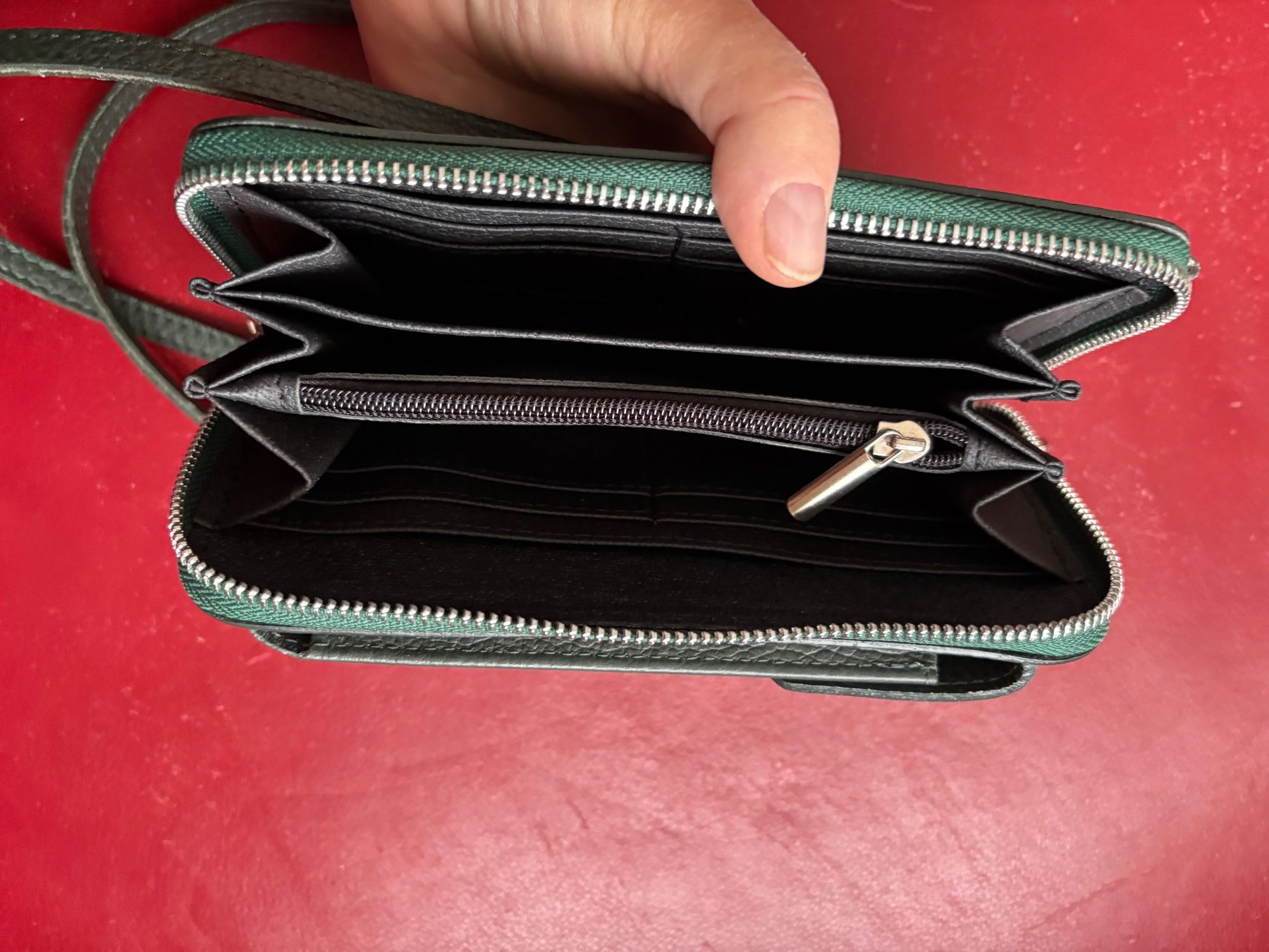 Vera Pelle Borse: Beige oder grüne Echtleder-Smartphone-Tasche mit Bändel – Nuovo (secondo la descrizione) da Oberweningen venduto da Gerini 6