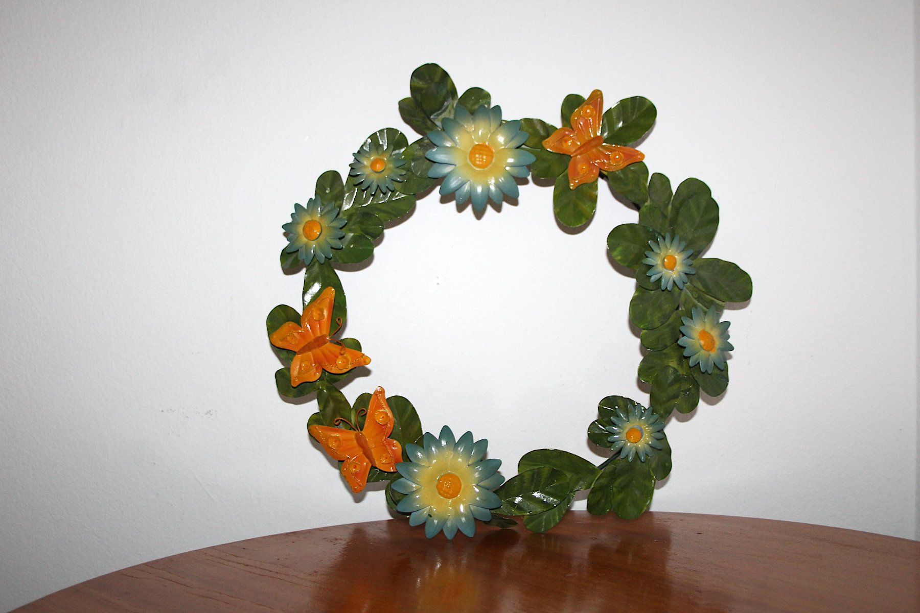 Tutte le decorazioni: Metall Wandkranz,  Schmetterlinge, Blüten ...... – Usato da Locarno venduto da fripui 2