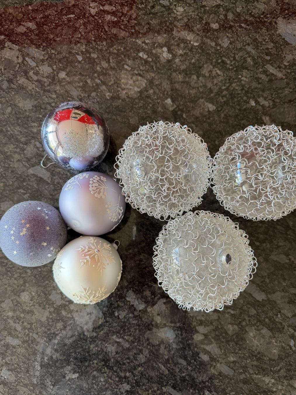 Alle Dekorationen: Weihnachtskugeln, Christbaumkugeln, 7 Stk., Silber, Weiss – Neu (gemäss Beschreibung) aus Wohlen b. Bern von cookiemonster