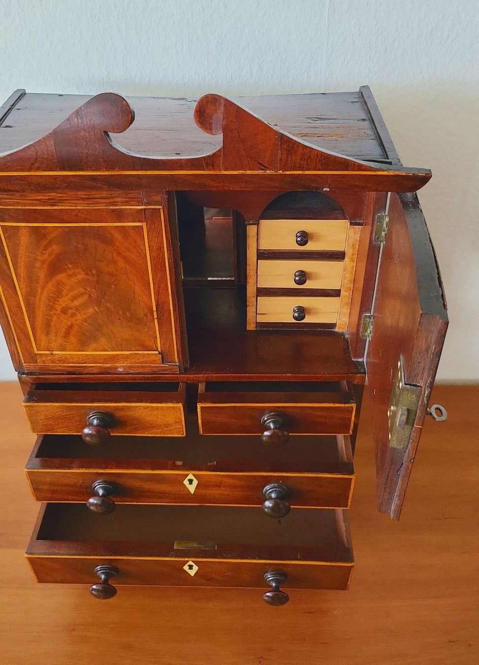 Cassettiere: Modellmöbel Deux-Corps – Usato da Muttenz venduto da Mithrur 3