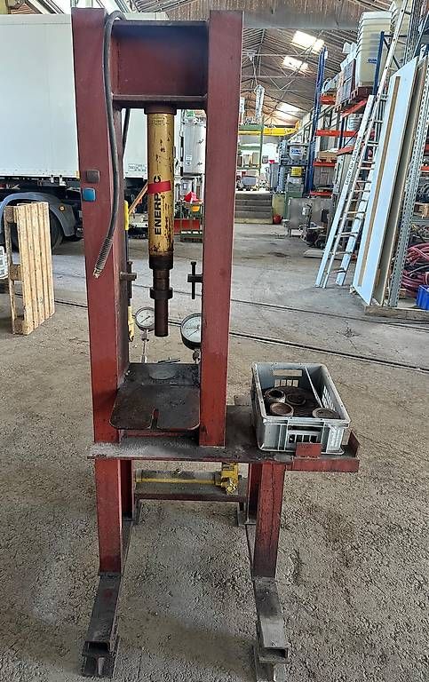 Tutte le macchine: Hydraulische Presse – Usato da Appenzell venduto da OcclineGmbH