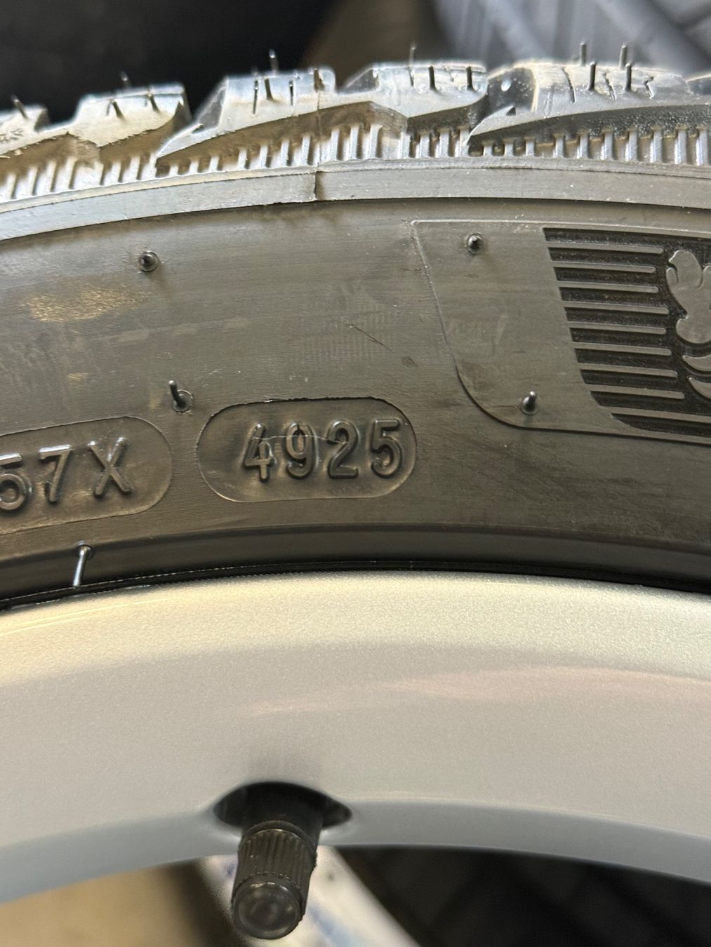 Audi Pneumatici & Ruote complete: Originale Audi A3/S3 8Y Winterräder Neu 18zoll – Nuovo e nell'imballaggio originale da Gerlafingen venduto da Pneu-Puric 7