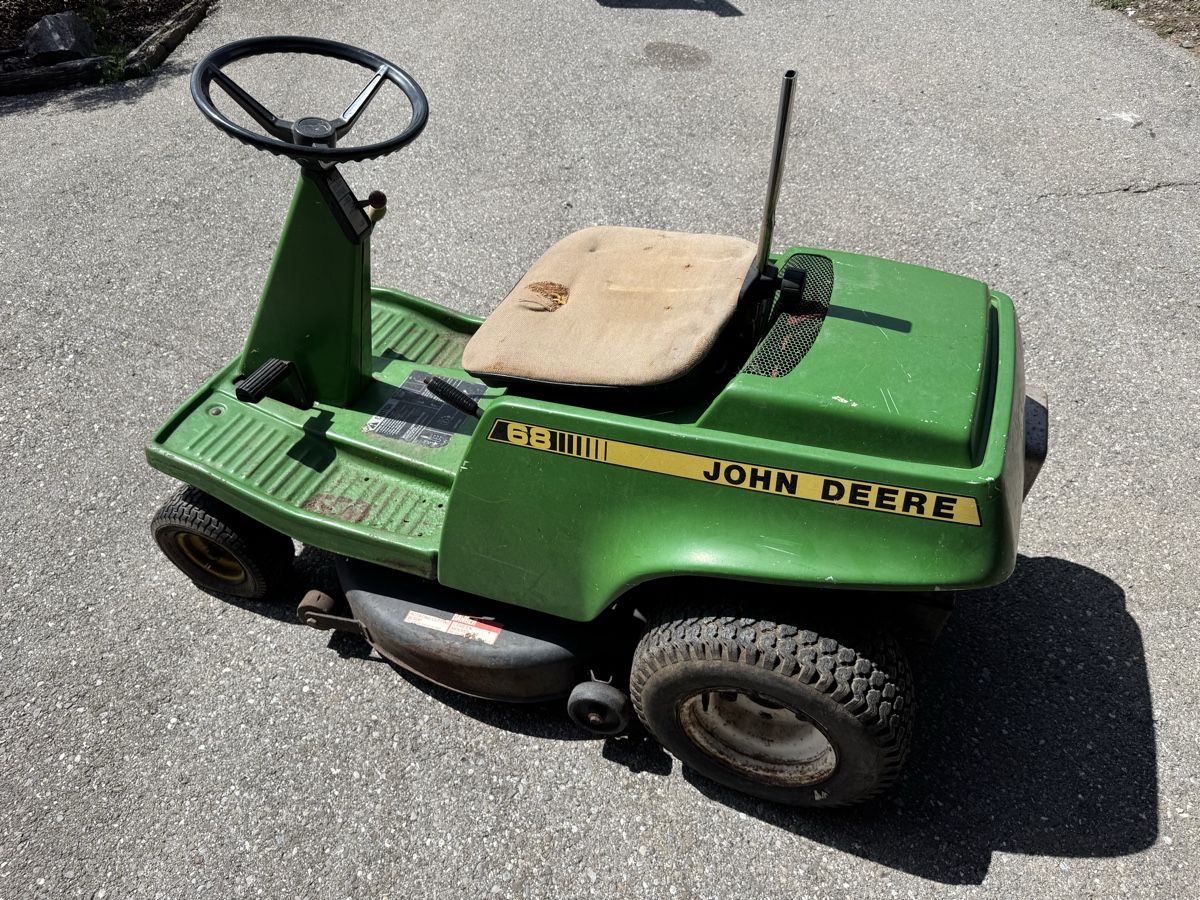 John Deere Tagliaerba: Tracteur tondeuse John Deere 68 – Difettoso da St-Légier-Chiésaz venduto da spe_ndg5