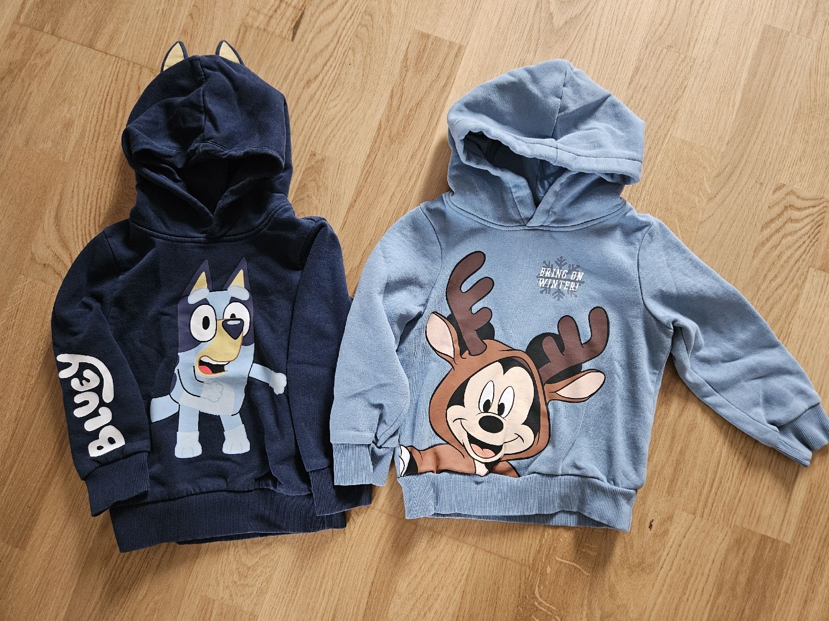 C&A Maglioni & Felpe: 2 Kapuzenpullover, C&A, Gr. 98 (92): Bluey & Mickey Mouse – Usato da Bern venduto da Oloui