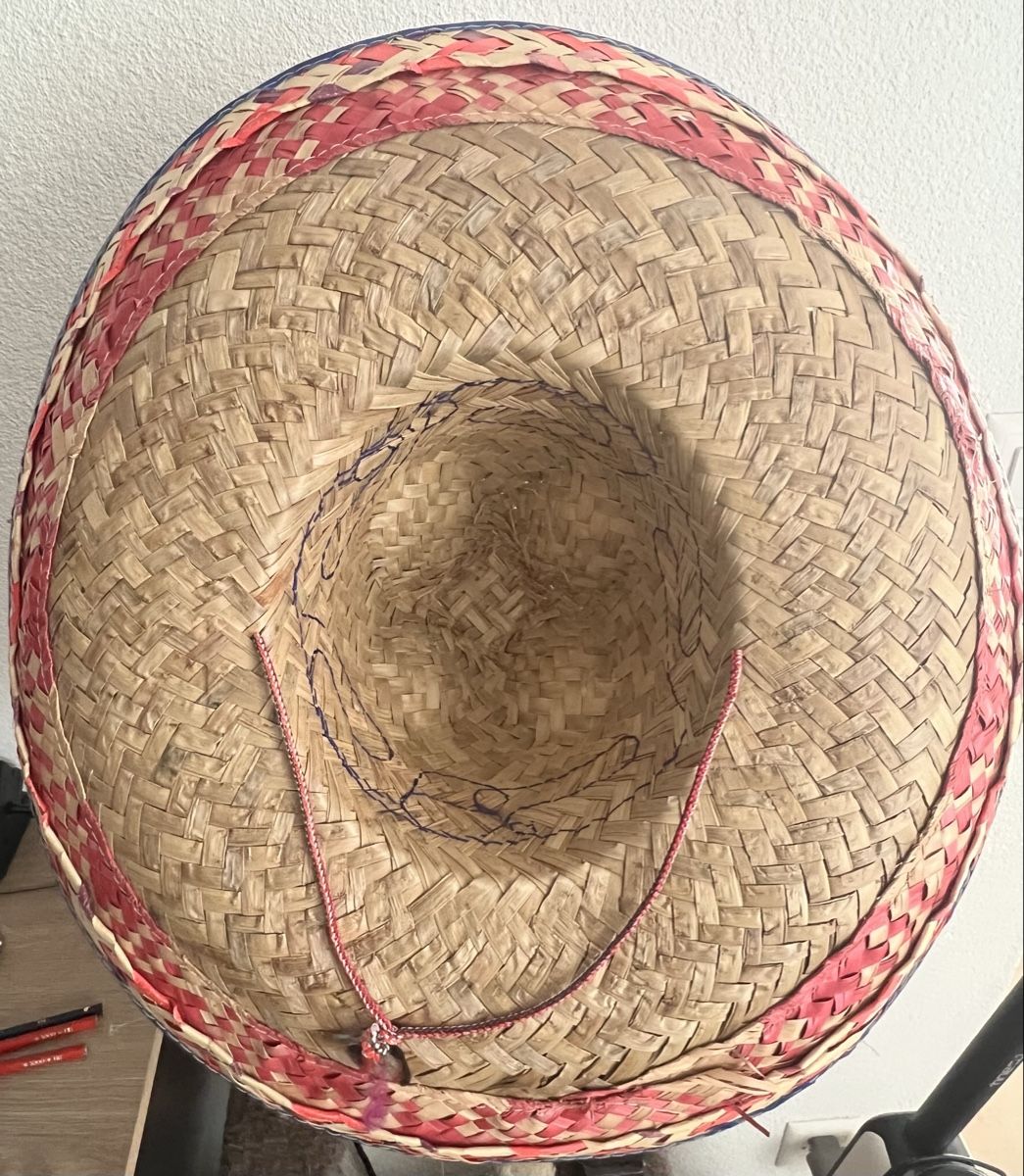 Chapeaux, bonnets & casquettes: Chapeau sombrero – D'occasion à Fribourg par Obiwan22 2