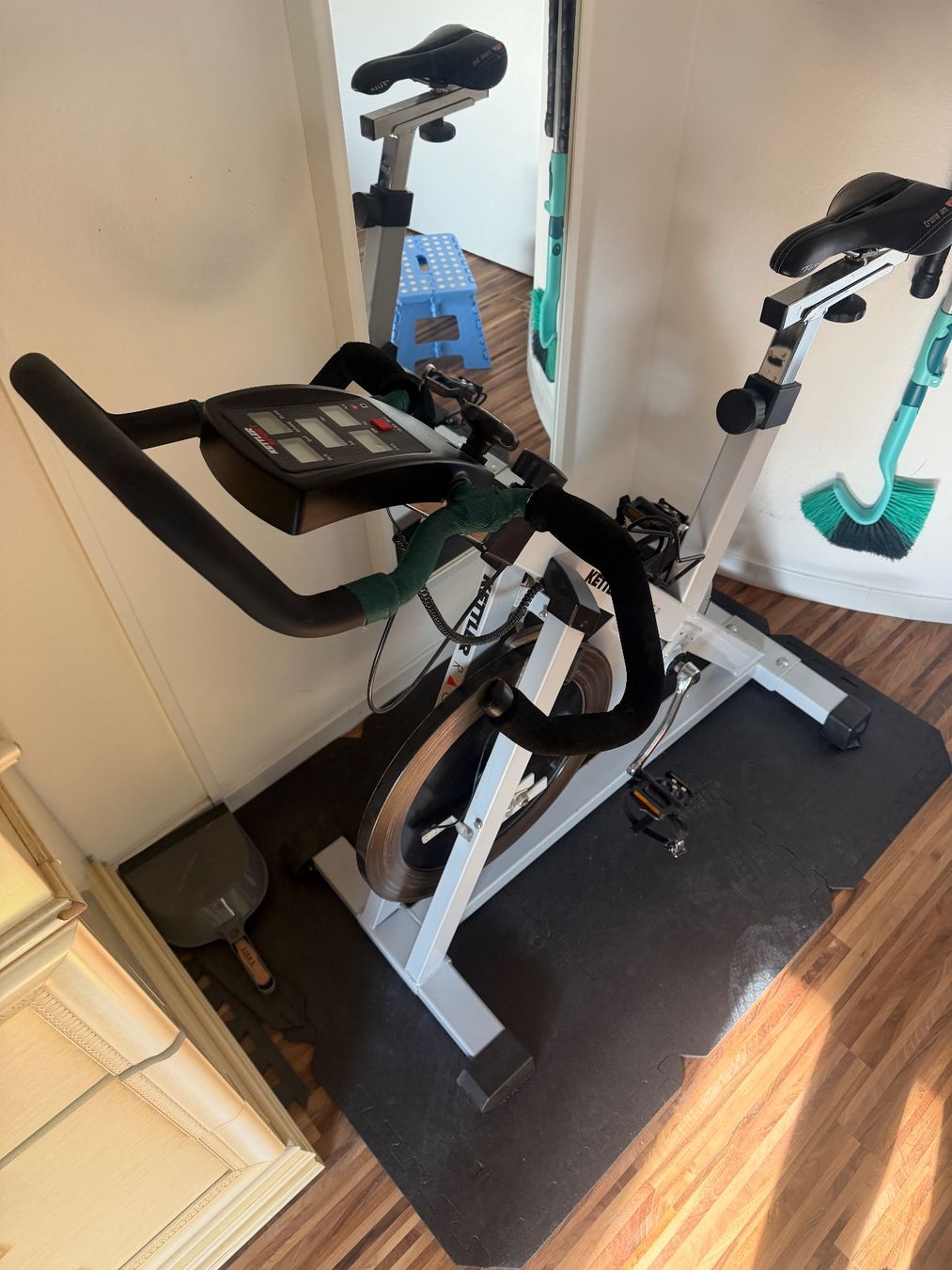 Hometrainer: Vibrationsplattform/velo/etc... – Usato da Fehraltorf venduto da Machado.01 8
