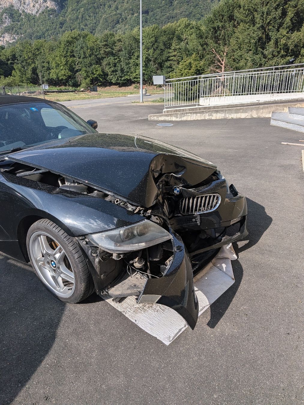 BMW Automobili: BMW Z4 2.5 (accidentée) – Difettoso da Collombey venduto da yoa_s6lx 4
