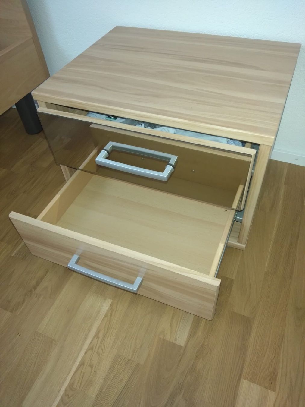Comodini: Nachttisch mit 2 Schubladen – Usato da Kradolf venduto da oxanab 1