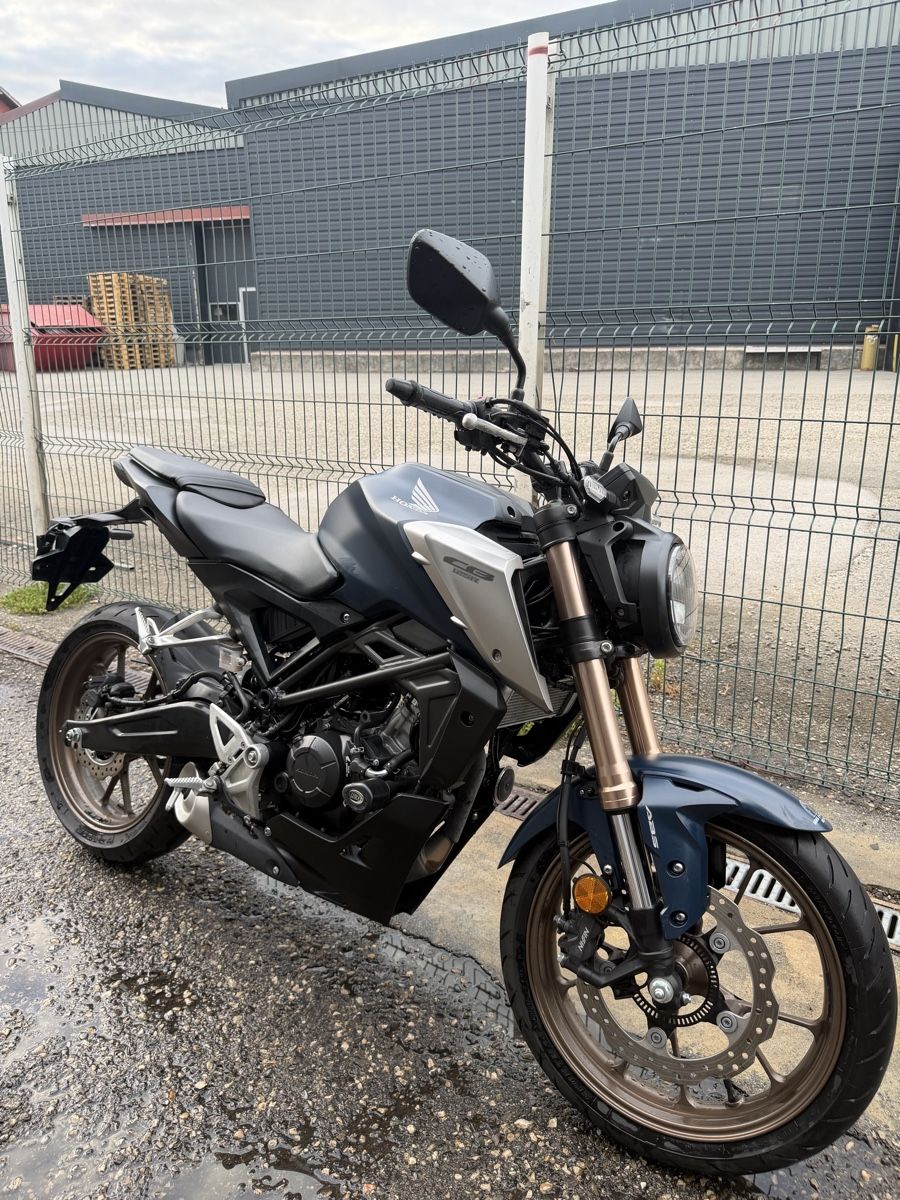 Honda Strada: Honda CB125R 2022 2100km – Usato da Etoy venduto da Sdx1312