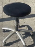 Arbeitsstuhl mit Rollen schwarz gut erhaltener Zustand