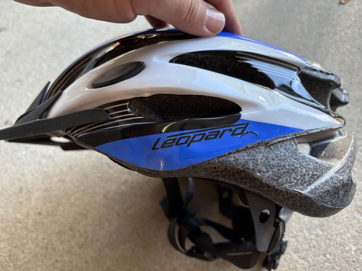 Helme: Casque vélo Léopard Médium (57-59) – Gebraucht aus Villarimboud von hampton2012 1