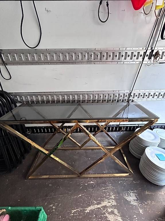 Tables: Table design dorée avec plateau en verre  – D'occasion à Sion par yay_d8xc 3