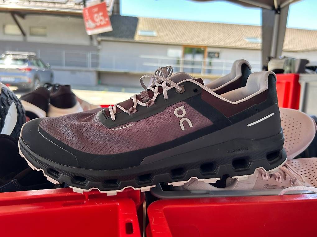 Chaussures hommes: ON RUNNING CLOUDVISTA WP – D'occasion à Sursee par pil_xg2h